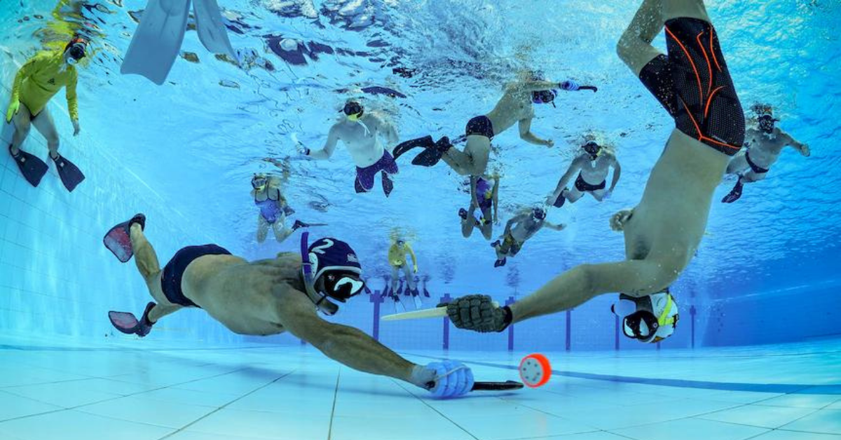 Underwater Hockey is a Real Sport and I'm Out of Breath Just Watching It -  Hello Sport