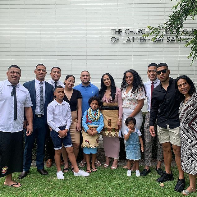 43161657-9594053-Former_NRL_bad_boy_John_Hopoate_far_left_and_wife_Brenda_far_rig-a-17_1621404699552 43161657-9594053-Former_NRL_bad_boy_John_Hopoate_far_left_and_wife_Brenda_far_rig-a-17_1621404699552
