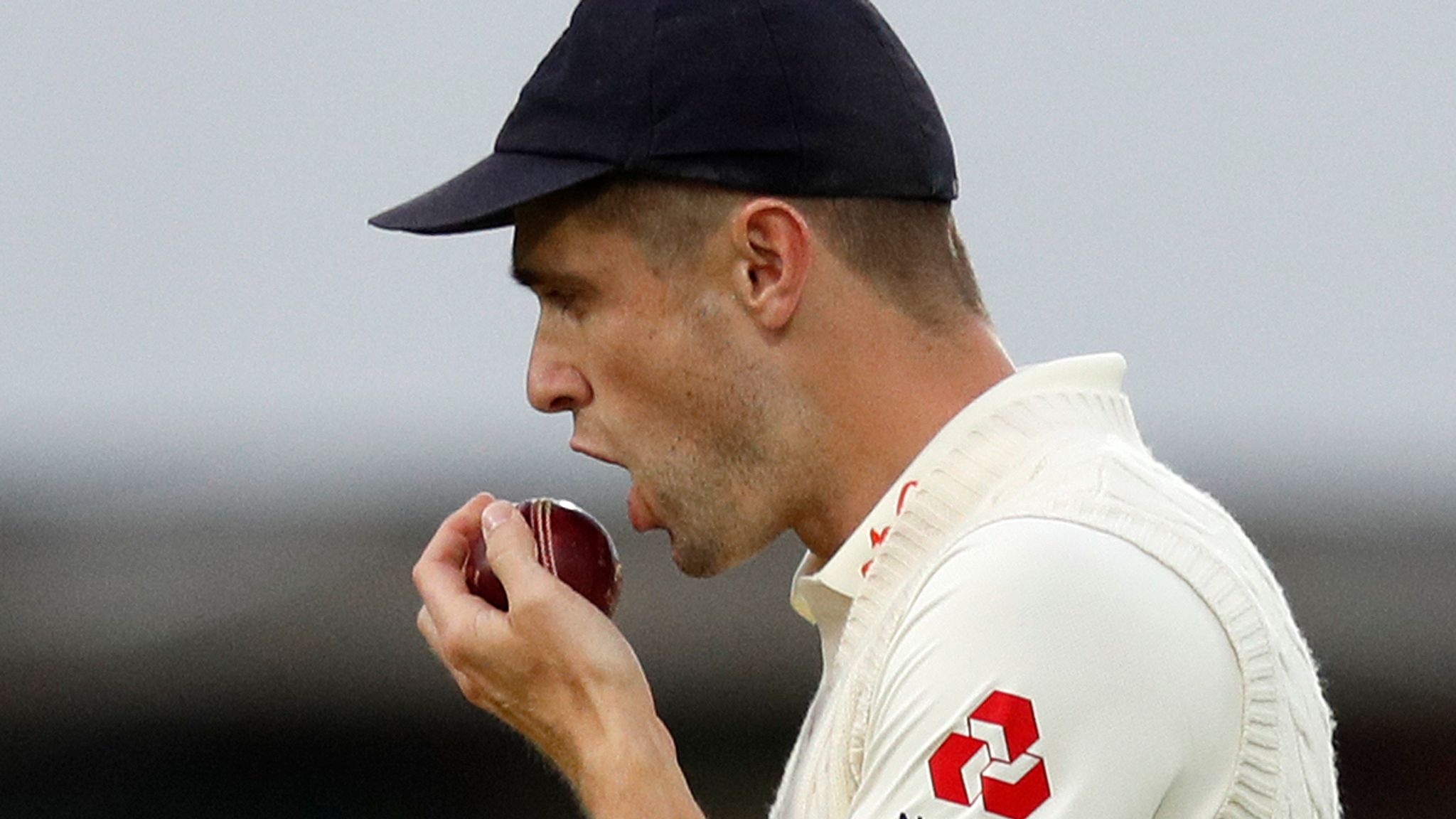 skysports-cricket-saliva-polishing-ball_4993382 skysports-cricket-saliva-polishing-ball_4993382
